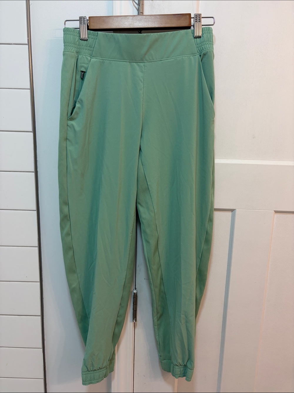Athleta Mint Green Elastic Waist Joggers - Size 4P (XS)